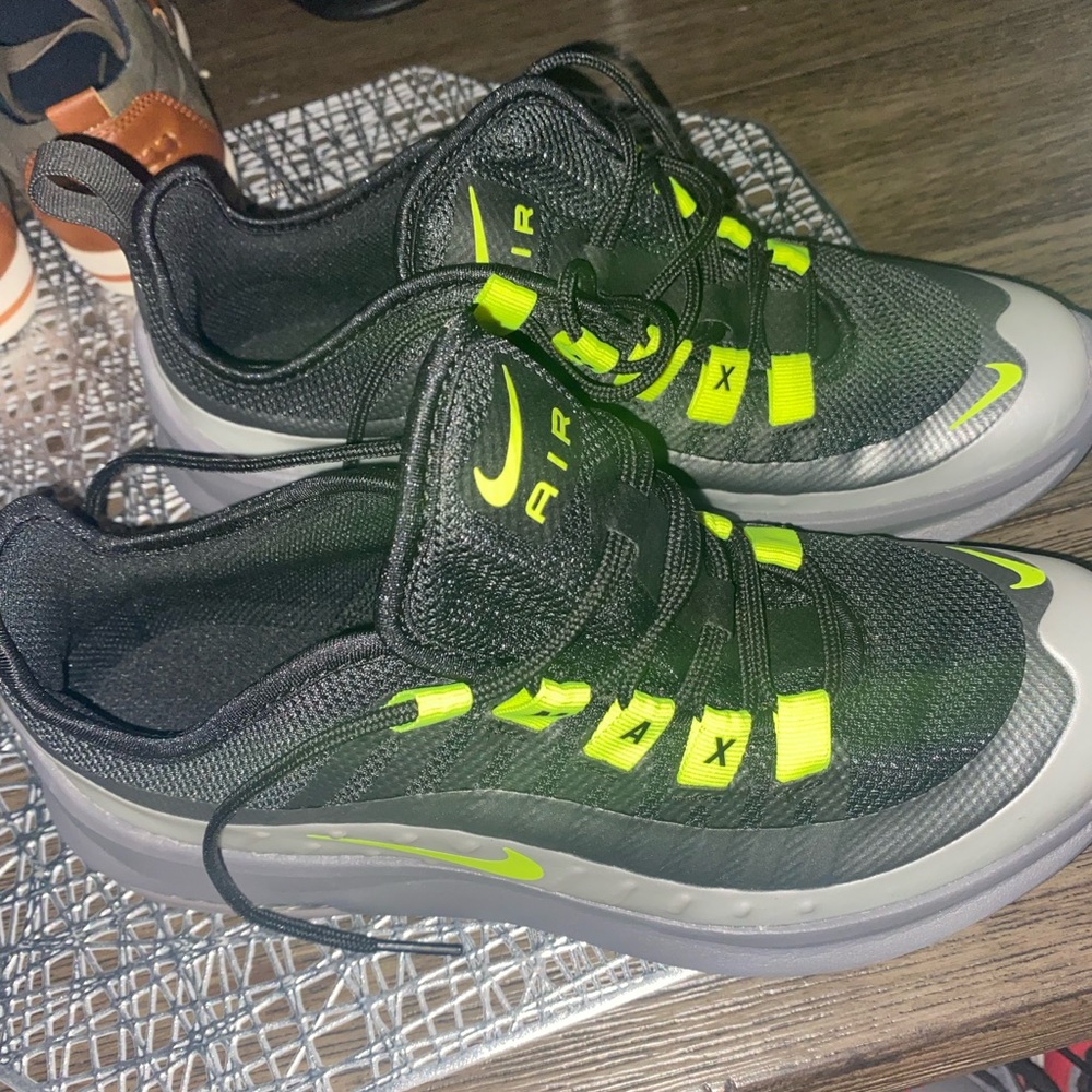 Kids Nike air max. Never worn.